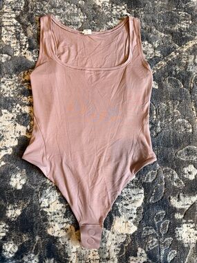 Lululemon size S Mauve Scoop Neck Bodysuit
